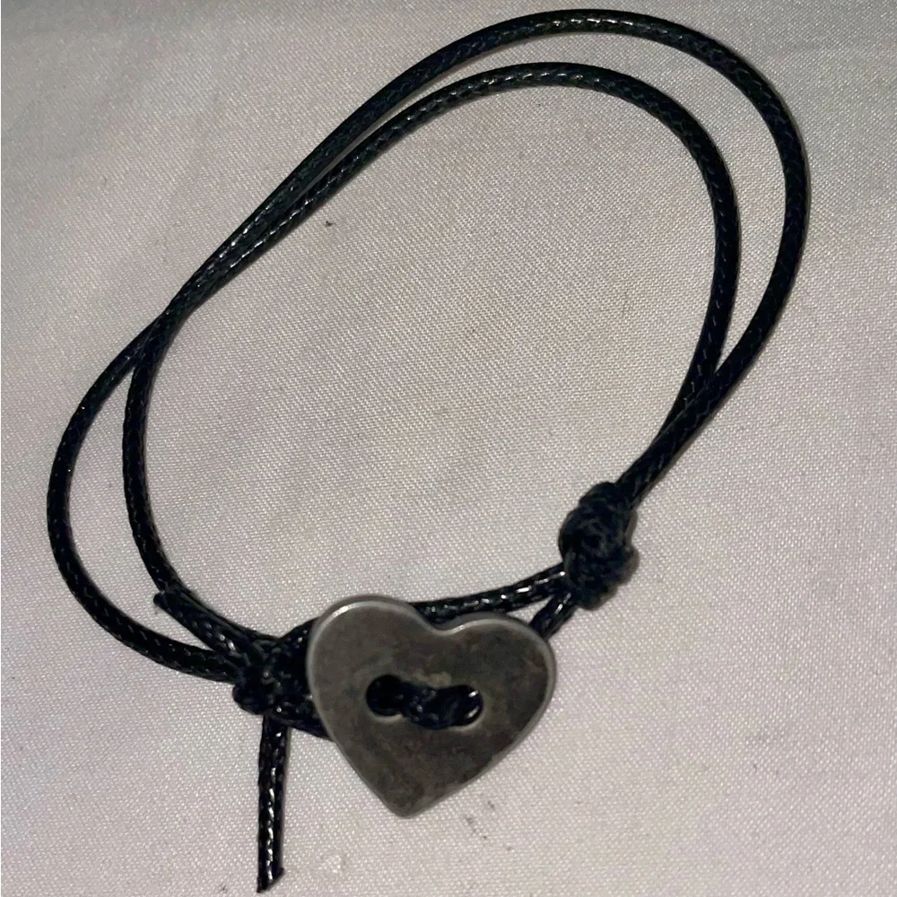 SALE🎈NWOT CUTE DOUBLE LEATHER BAND WITH RUSTIC DARK SILVER HEART PENDANT!_4